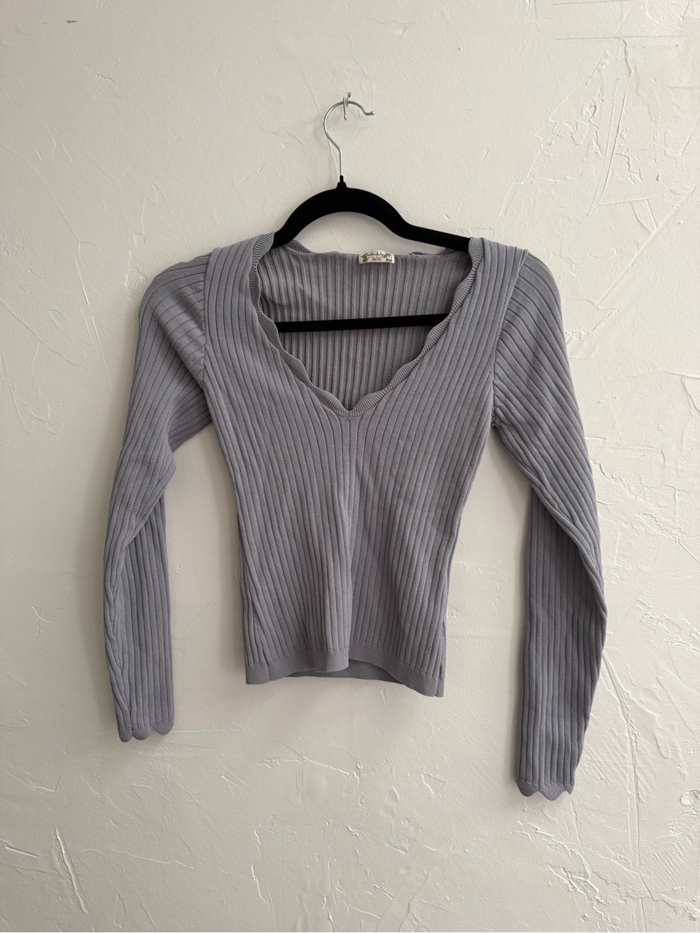 Free People Ribbed Scallop-Edge V-Neck Sweater - Light Gray